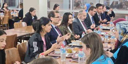 Kaymakam Güldoğan, üniversiteli öğrencilerle iftar yaptı