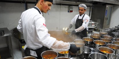 Sultanbeyli’de Ramazan dayanışması: İyilik mutfağı kapı kapı hizmet veriyor