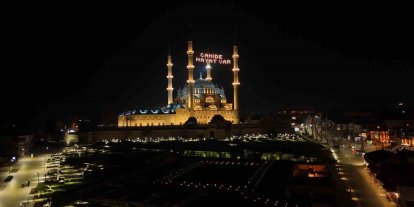 Selimiye Camii’nde mahya mesajı değişti: "Camide Hayat Var"