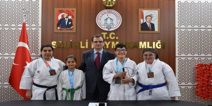 Salihli’nin karate yıldızları Türkiye dereceleriyle gururlandırdı