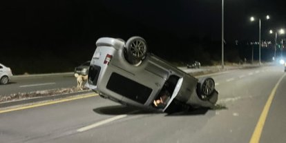 Hafif ticari araç takla attı