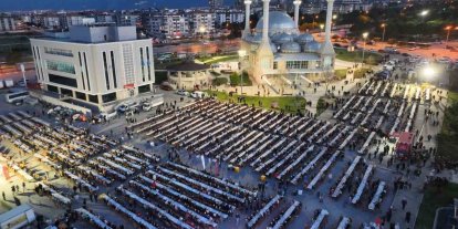 Binlerce kişi Merkezefendi Belediyesinin gönül sofrasında buluştu