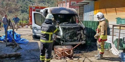 Arsuz’da minibüs yangını