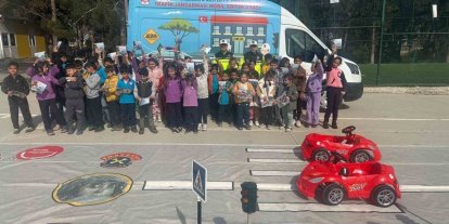 Jandarmadan öğrencilere güvenli trafik eğitimi