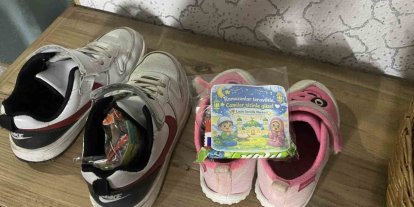 Teravih sonrası ayakkabılardan çıkan hediyeler çocukları sevindirdi