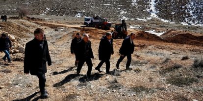 Darende’de stabilize yol çalışmaları için saha incelemesi