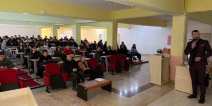 Edremit MYO ’da CV hazırlama, mülakat ve iş arama becerileri semineri düzenlendi