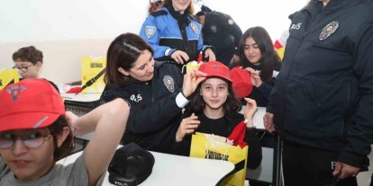 Bursa’da öğrencilere polislik tanıtımı ve güvenlik bilgilendirmesi