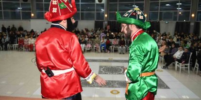 Ovaakça karagöz ve sihirbazlık gösterisiyle şenlendi