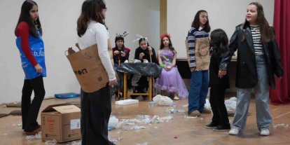 Gençler ’Plastik Rüyalar’la sahneye çıktı izleyenlerden tam not aldı