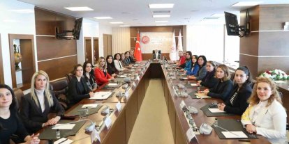 Bakan Göktaş baroların kadın ve çocuk hakları komisyonu temsilcileriyle bir araya geldi