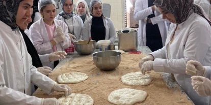 Ramazan pidesinin üretimini yerinde gördüler