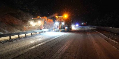 Kastamonu’da yoğun kar yağışı: Araçlar yolda mahsur kaldı