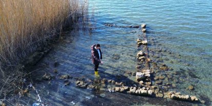 İznik Gölü’nde sular çekildi...Bir tarihi eser günyüzüne çıktı