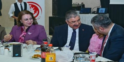 Vali Yılmaz ve eşi, koruyucu ailelerle iftar sofrasında buluştu