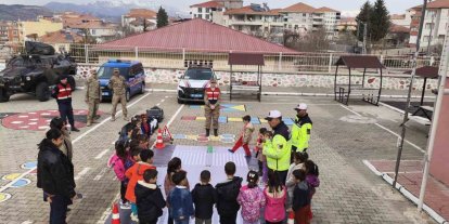 Jandarmadan öğrencilere trafik eğitimi