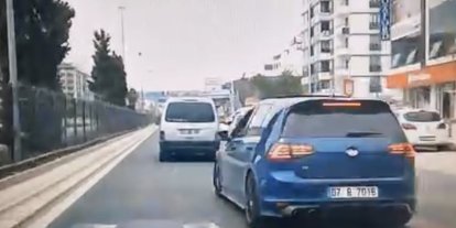 Elazığ’da makas atan araç kameralara yansıdı