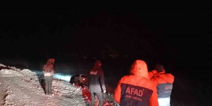 Ağrı’da tipi nedeniyle şarampole kayan araçtaki 2’si çocuk 4 kişi kurtarıldı