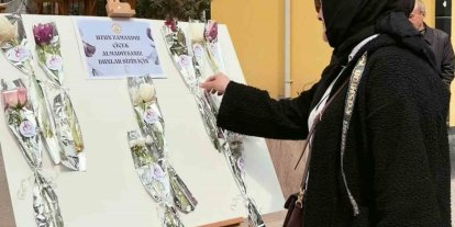 Yazıyı okuyan çiçek aldı: Yaşlı kadın hayatında ilk kez bu mutluluğu yaşadı