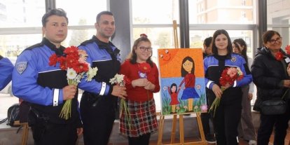 Engelli çocuklardan "Şiddete karşı sevgi" sergisi