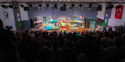 Didim’de ‘Kadın Kadına Özgürlük’ oyunu sanatseverlerle buluştu