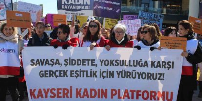 Kayseri’de kadınlar kadın hakları için yürüdü