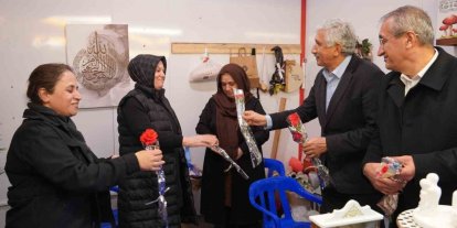 Başkan Hallaç’tan Ramazan Çarşısı’nda kadınlara anlamlı sürpriz