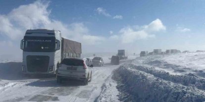 Ulaşıma kar ve tipi engeli