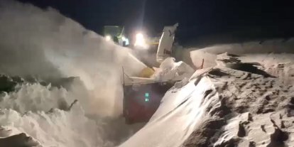 Kar kaplanları Arpaçay’da gece gündüz çalışıyor