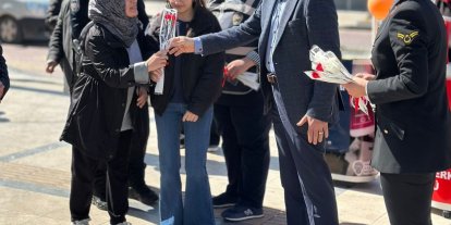 Salihli’de kadına yönelik şiddete karşı bilgilendirme stantları kuruldu