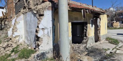 Metruk evler çevreye tehlike saçıyor