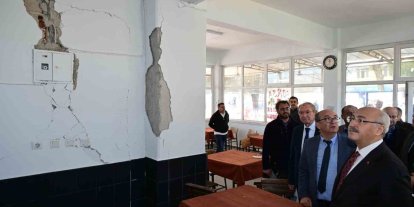 Vali Köşger, 5.1’lik depremin merkez üssü Buldan’da incelemelerde bulundu