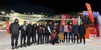 Ergan Dağı’nda kurumlar arası kar voleybolu turnuvası tamamlandı