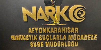 Aracın tamponuna zulalanmış uyuşturucu böyle bulundu