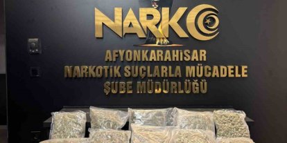 Polis kolilerle taşınan 9 kilogram uyuşturucu madde ele geçirdi