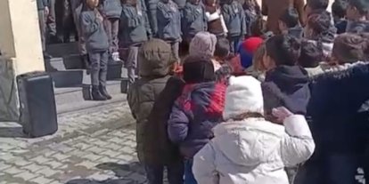 Taşlıçay’da Ramazan etkinliğinde minik kızın ilahiye eşliği tebessüm oluşturdu