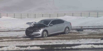 Van’da Kaymakamın bulunduğu otomobil kaza yaptı