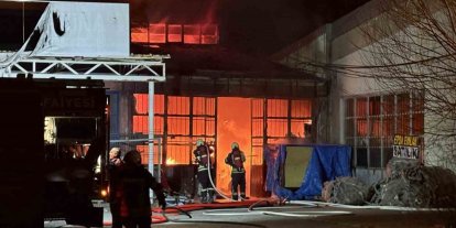Kayseri’de mobilya atölyesi alevlere teslim oldu