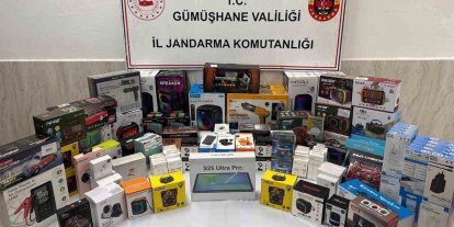 Jandarmadan yol kontrolünde 500 bin TL değerinde kaçak elektronik ürün ele geçirildi