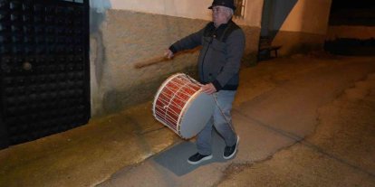 Ramazan davulunu çalacak kimse bulamayınca davulu çalmak muhtara kaldı