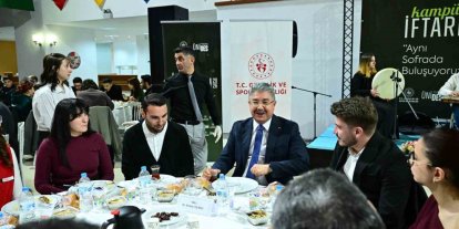 Vali Yılmaz, öğrencilerle iftar yaptı
