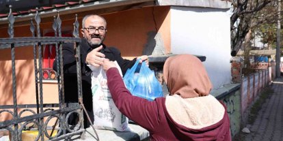 Bu bakkalda parayla değil dua ile alışveriş yapılıyor