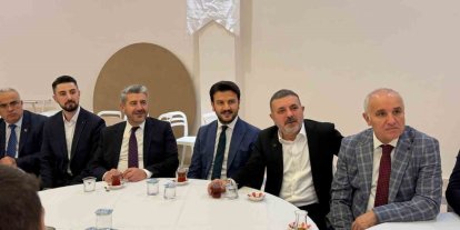 AK Parti Sincan Teşkilatı üyeleri iftarda buluştu