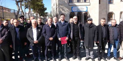 Saldırıya uğrayan okul müdürüne destek verdiler