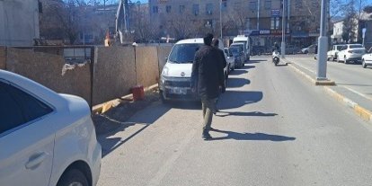 Erzincan’da inşaat çalışmaları yayaları tehlikeye atıyor