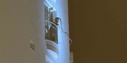 Adana’da bir genç elindeki kolonya şişesiyle dehşet saçtı: "Kendimi ve evi yakacağım"