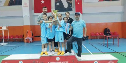 Hisarcık Şehitler Ortaokulu’nun badminton başarısı