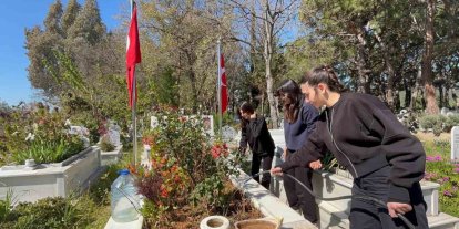 Bozyazı’da öğrencilerden şehitlere ziyaret