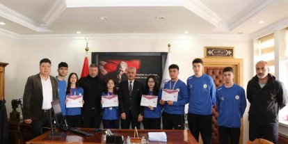 Başkan Çelebi bölge birincisi floor curling takımını kabul etti