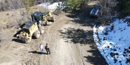 Kastamonu’da kışın hasar gören köy yollarında onarım mesaisi